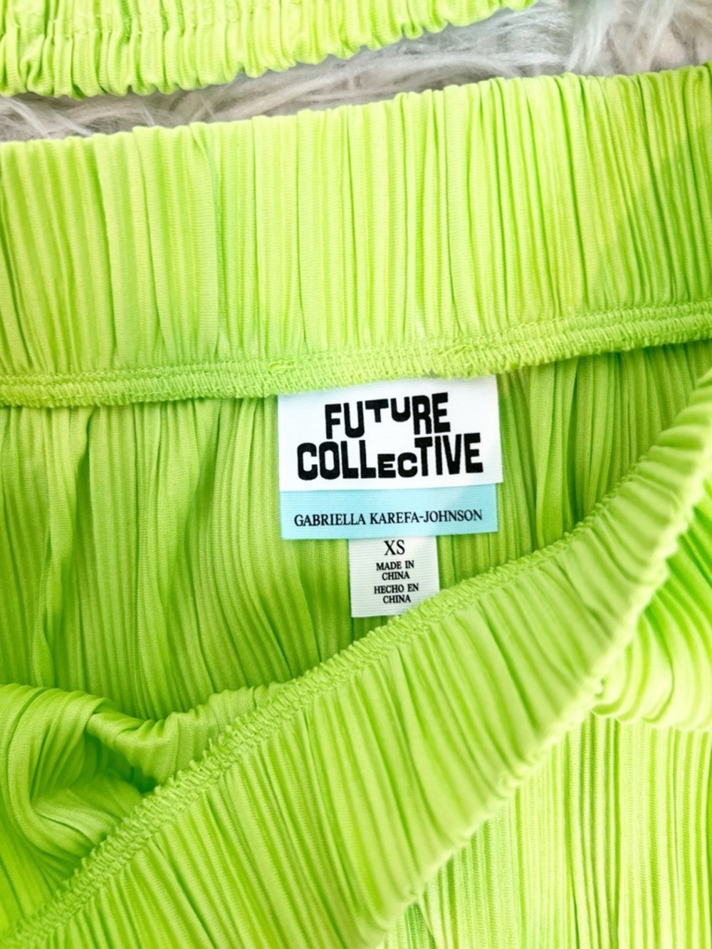 FUTURE COLLECTIVE GABRIELLA KAREFA-JOHNSON TARGET 2PC GREEN SKIRT CROP BLOUSE XS - Picture 3 of 5